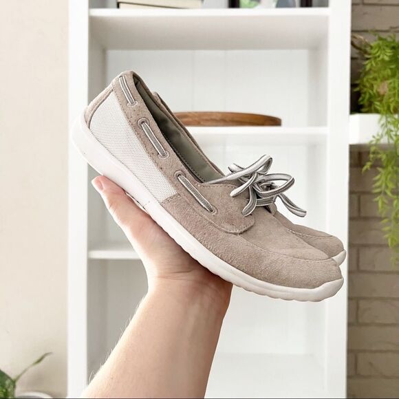 Clarks Tan White Round Toe Slip On Leather Driving Moccasins - Picture 1 of 9